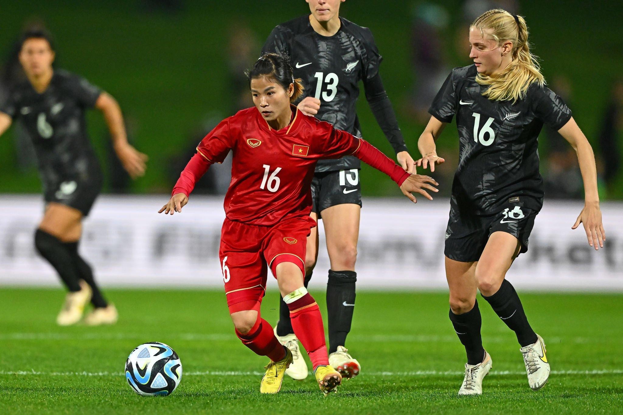 duong-thi-van-n-golo-kante-cua-bong-da-nu-viet-nam-174016-1689071472.jpg