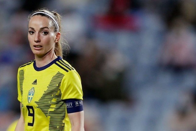 kosovare-asllani-thuy-dien-1-1689067064.jpg