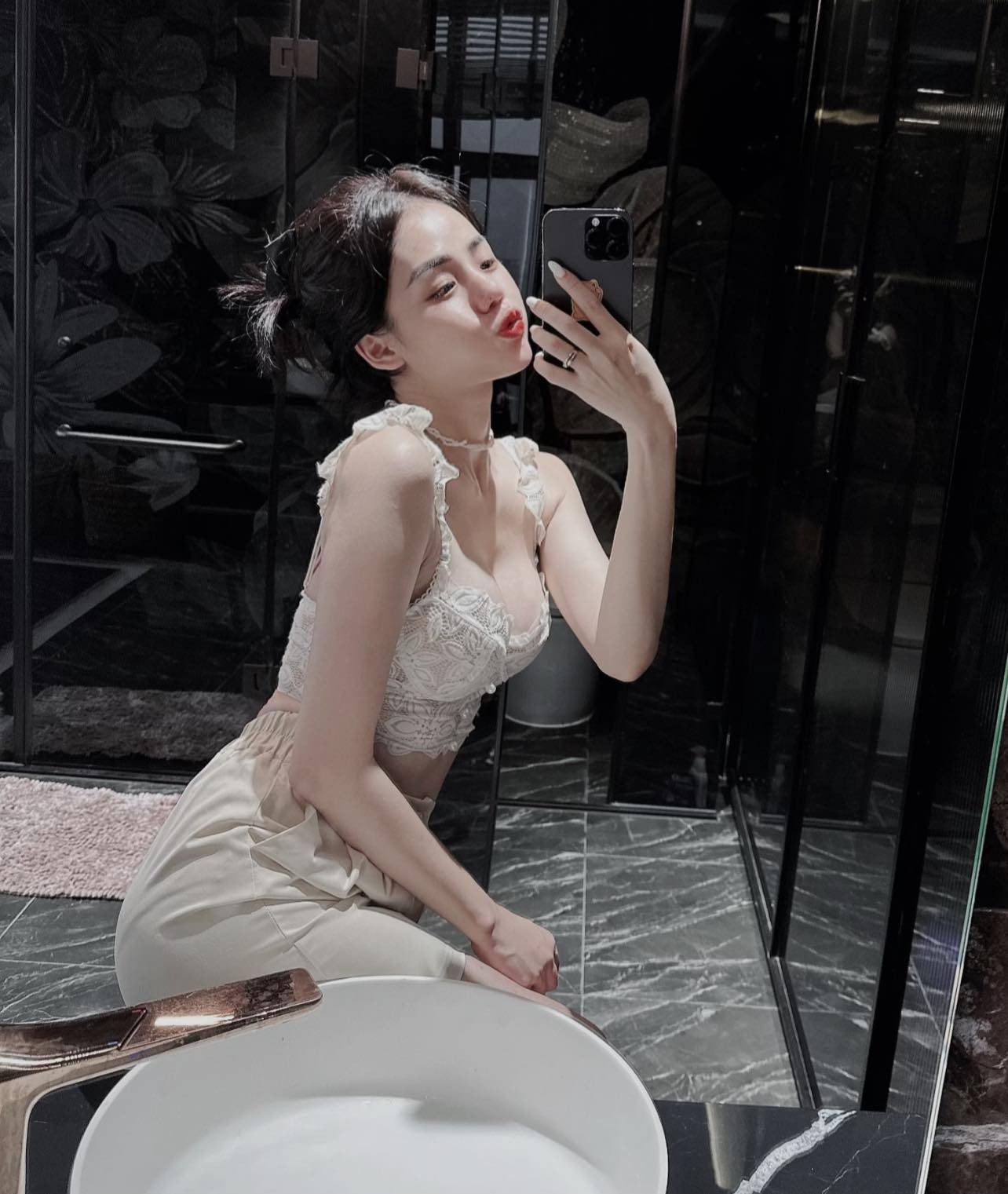 huong-ly-nang-nguc-9-1689325574.jpg