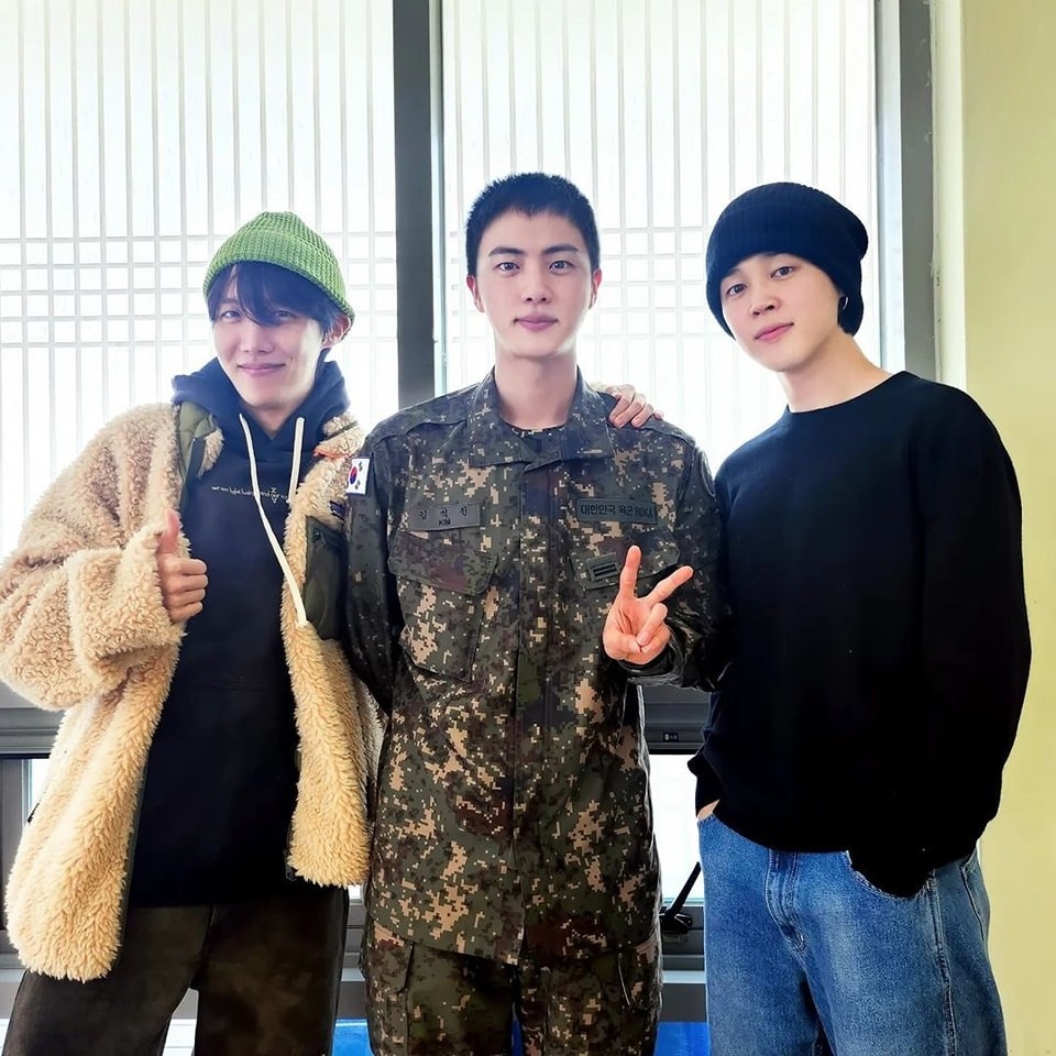 jin-bts-4-1689759549.jpg