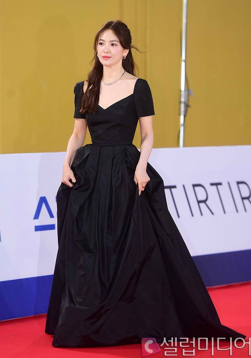song-hye-kyo-15-1689782082.jpeg