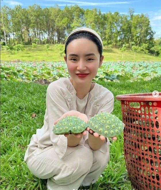 angela-phuong-trinh-va-em-gai-3-1689838186.jpg