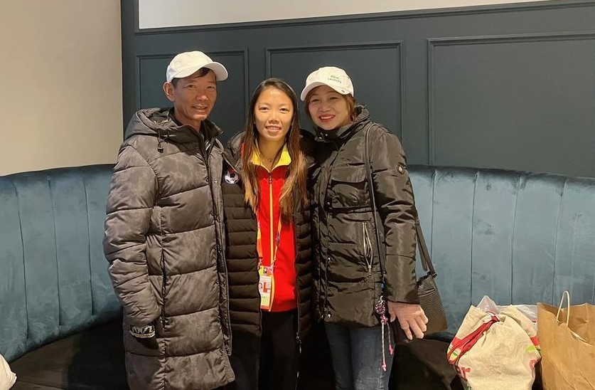 bo-me-huynh-nhu-sang-new-zealand-co-vu-con-gai-thi-dau-world-cup-305337-1689984845.jpg