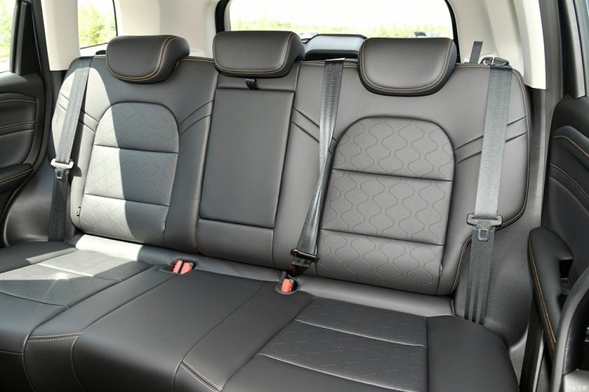 mau-xe-chung-mam-voi-mazda-cx-5-ra-mat-voi-gia-chi-tu-401-trieu-dong-trang-bi-lan-luot-honda-cr-v-anh-12-1690533356.jpg