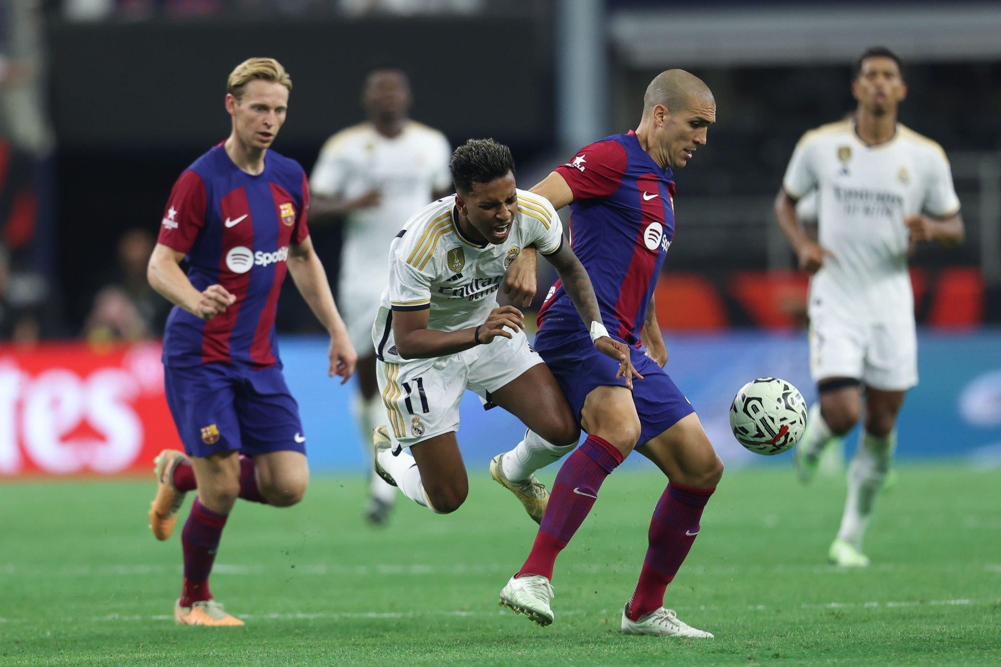 barca-vs-real-2-1690672487.jpg