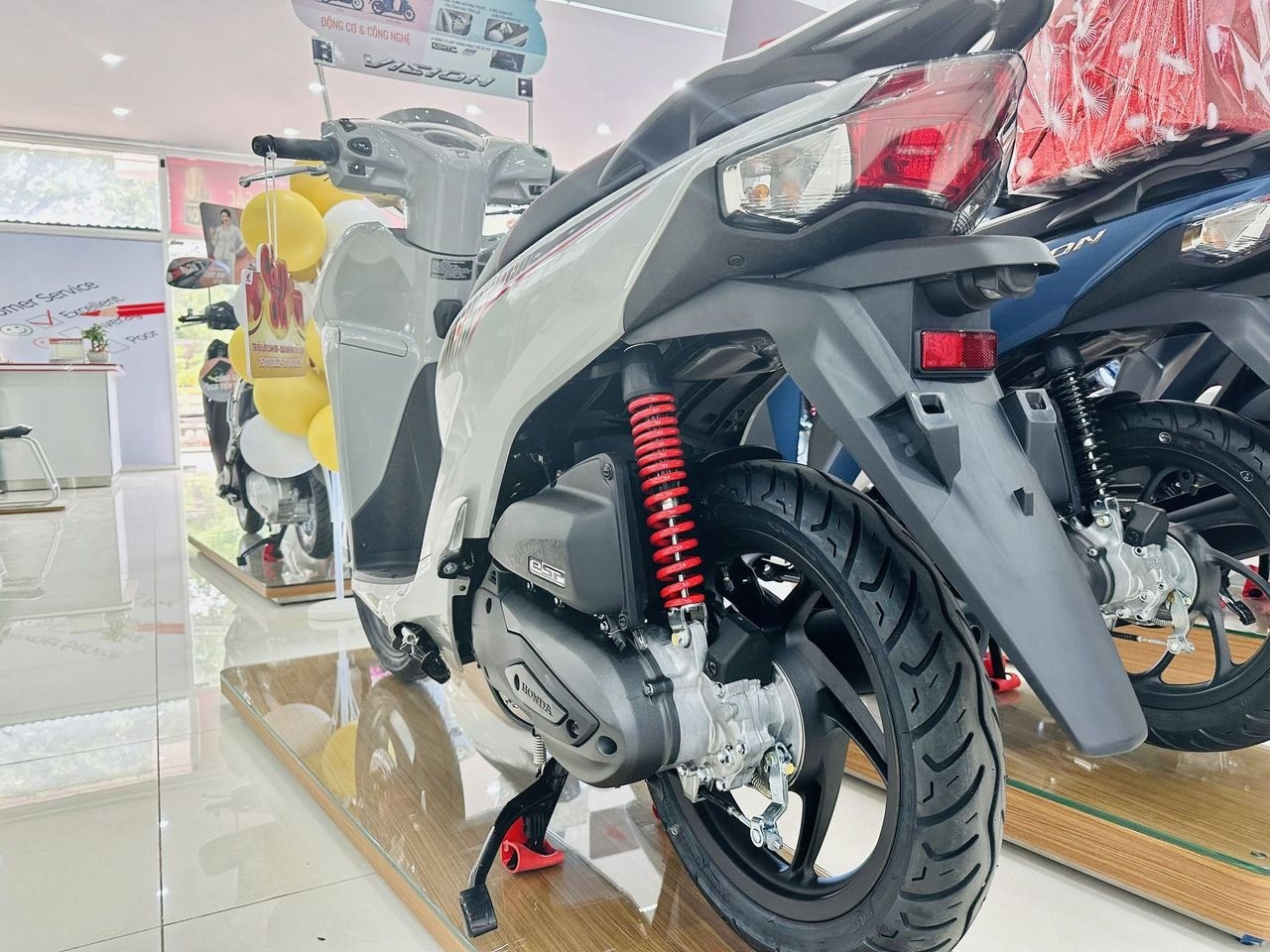 honda-vision-2023-20-204443-1690798454.jpg