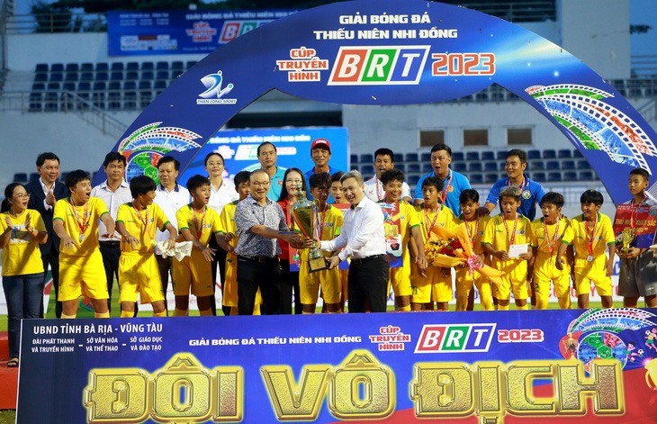 ong-rark-trao-cup-16907306508452-1690778495.jpg