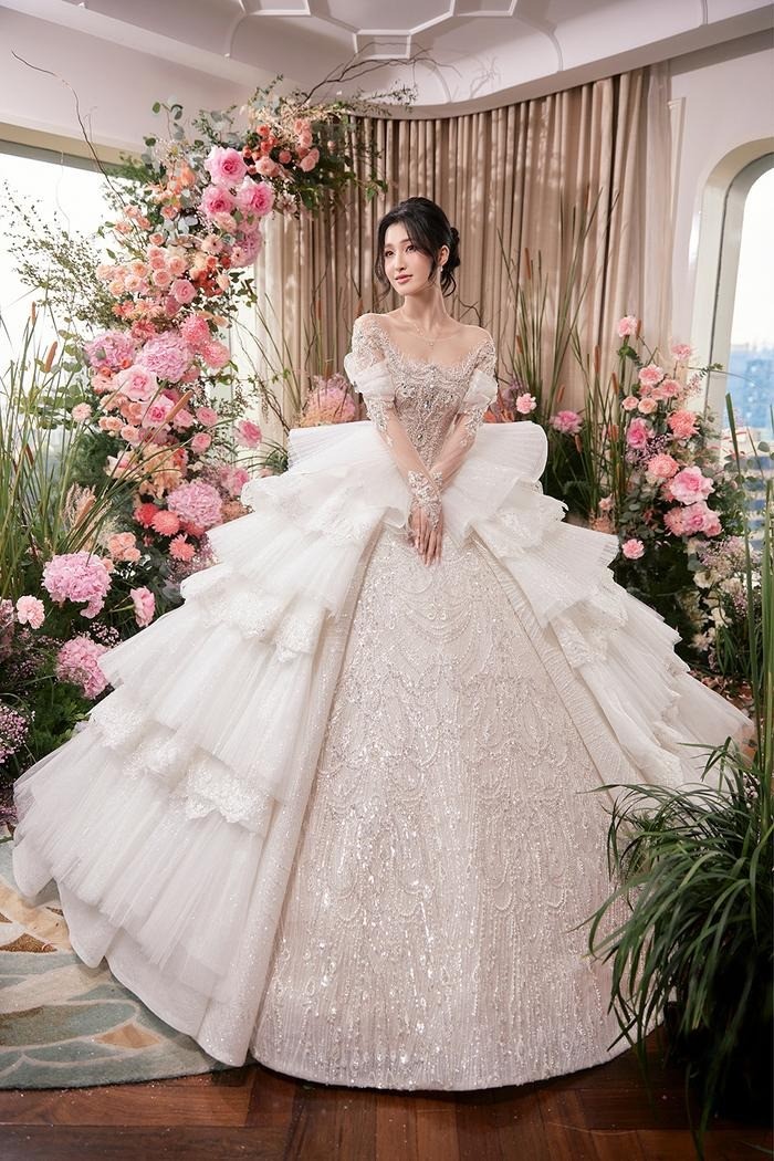 a-hau-phuong-nhi-vay-cuoi-2-1691483252.jpg