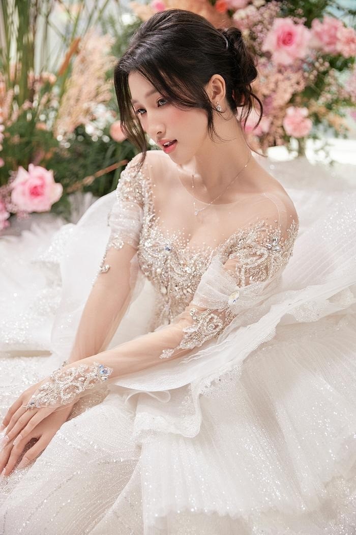 a-hau-phuong-nhi-vay-cuoi-3-1691483252.jpg