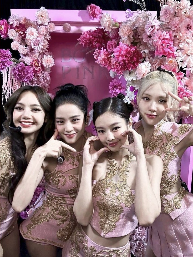 blackpink4-1691465339.jpg
