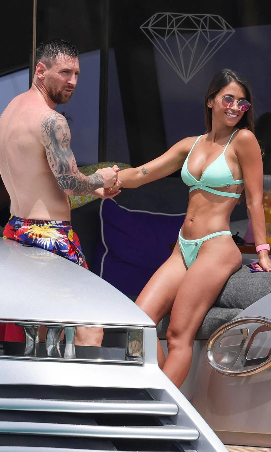 vo-messi-dien-bikini-2-1691736471.jpg
