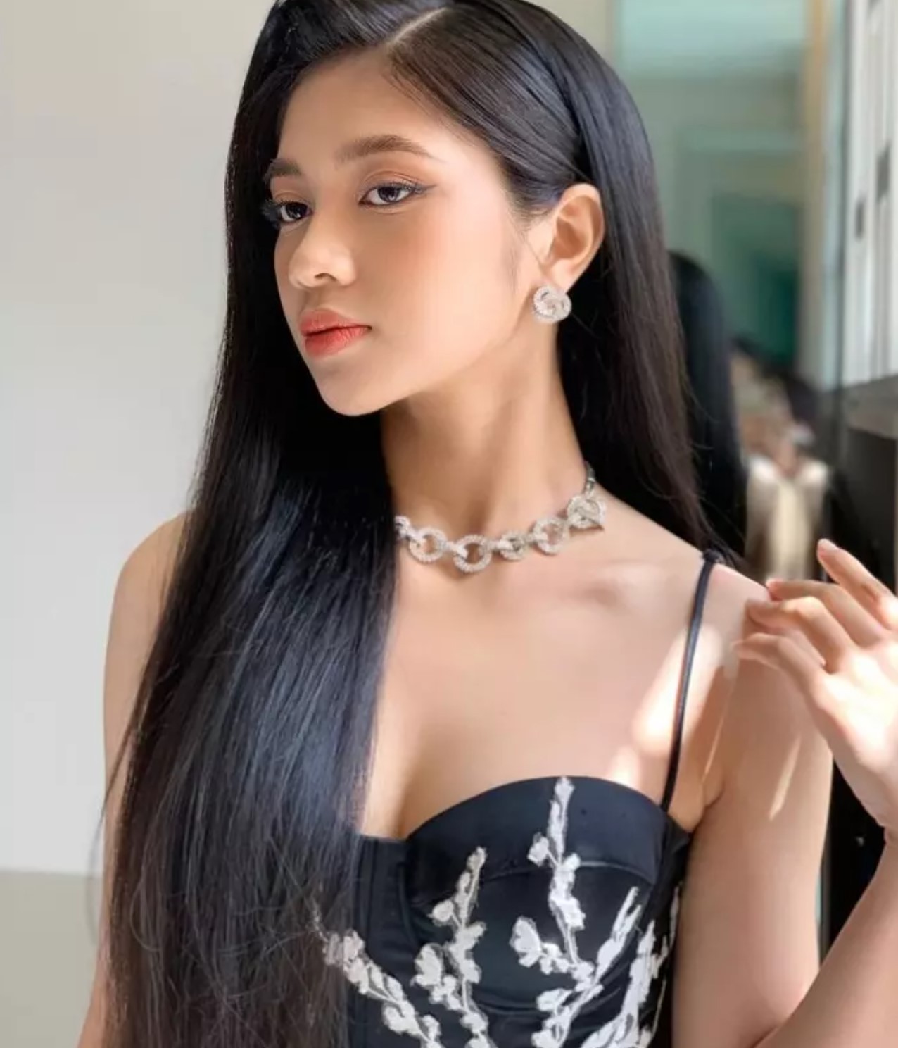 su-khon-ngoan-cua-minh-kien-2-1692607820.jpg