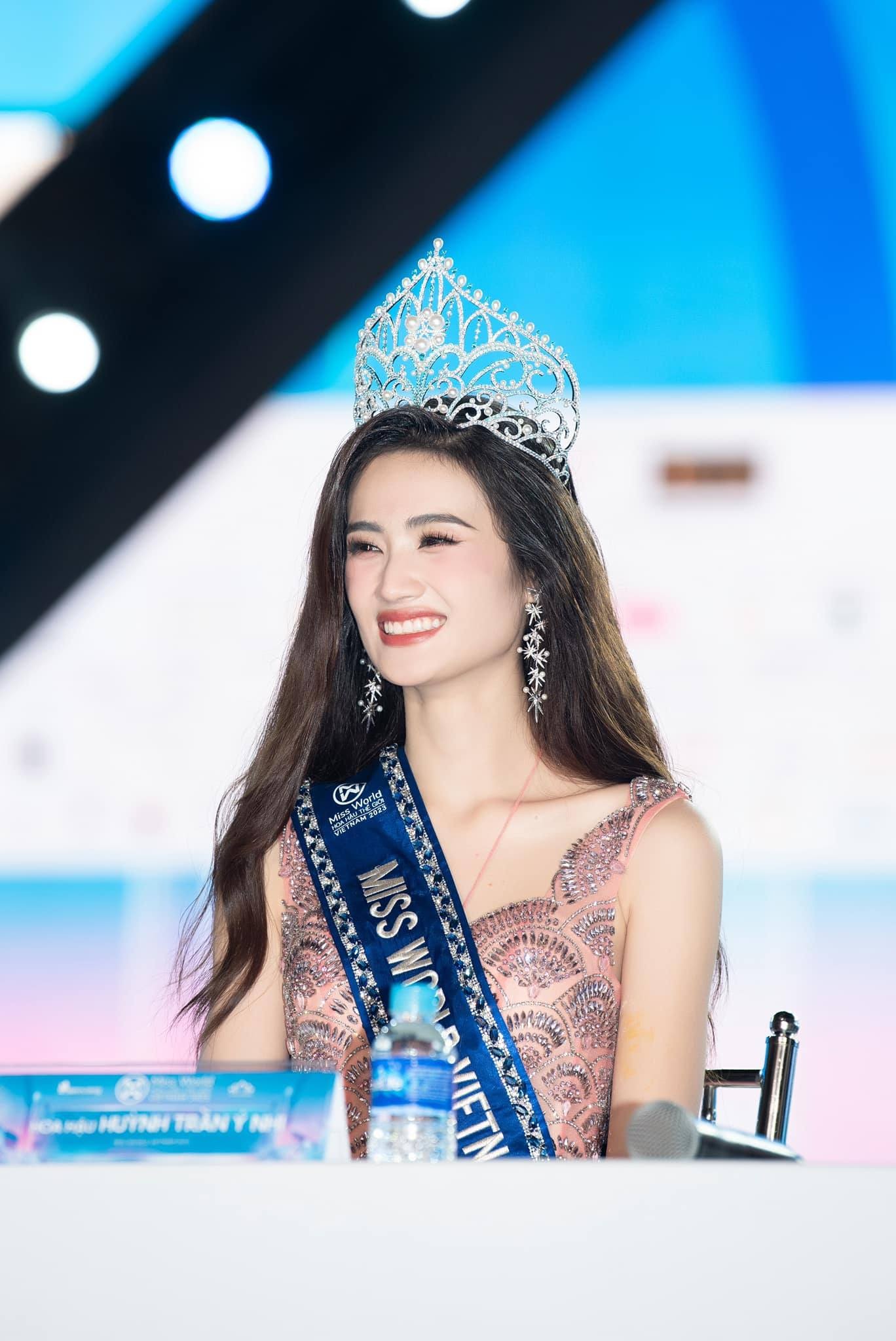 y-nhi-tu-tin-nhan-dinh-minh-la-co-gai-tot-dep-la-hinh-mau-ly-tuong-ban-linh-de-moi-nguoi-hoc-hoi-66d-6957489-1692846515.jpg
