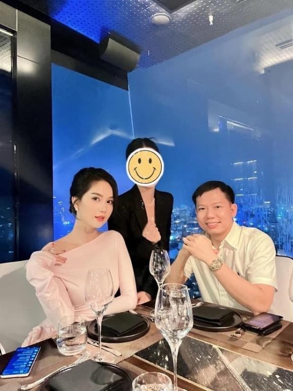 ngoc-trinh-xuat-hien-o-phong-kham-cua-bac-si-cao-huu-thinh-ngay-sinh-con-khong-xa-5-ngoisaovn-w620-h827-1693585041.jpeg