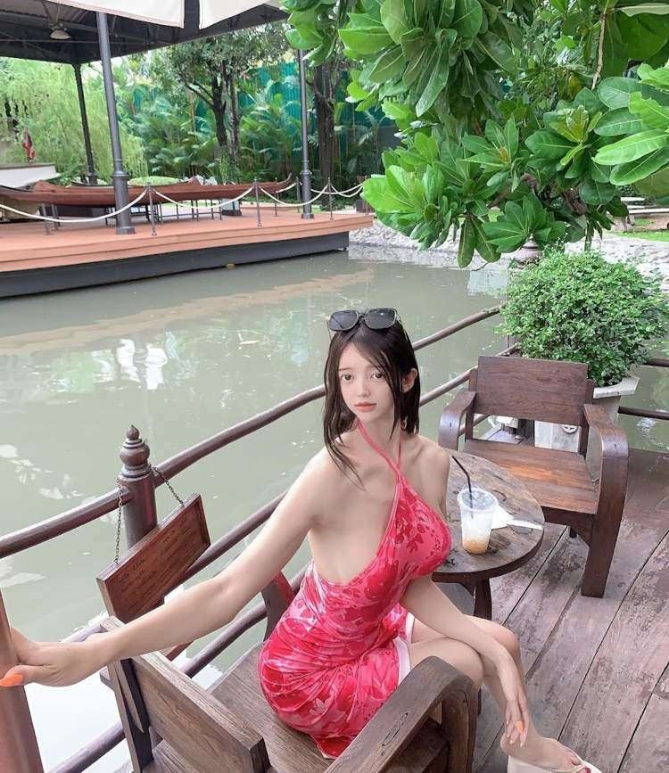 co-gai-han-quoc-co-ve-ngoai-khon-1694536613.jpg