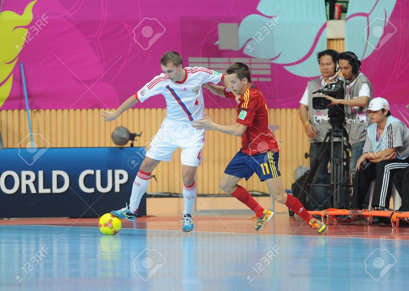 16652541-bangkok-thailand-nov-14-dmitrii-prudnikov-of-russia-w-in-action-during-the-fifa-futsal-world-cup-1694748035.jpg