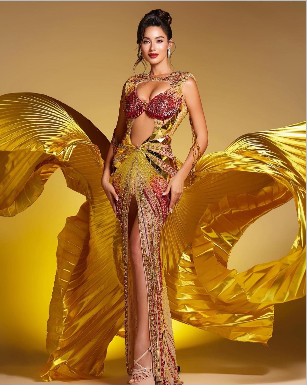 lydie-vu-can-quet-miss-universe-vietnam-2023-sac-voc-dinh-co-nao-8-1695098647.jpg