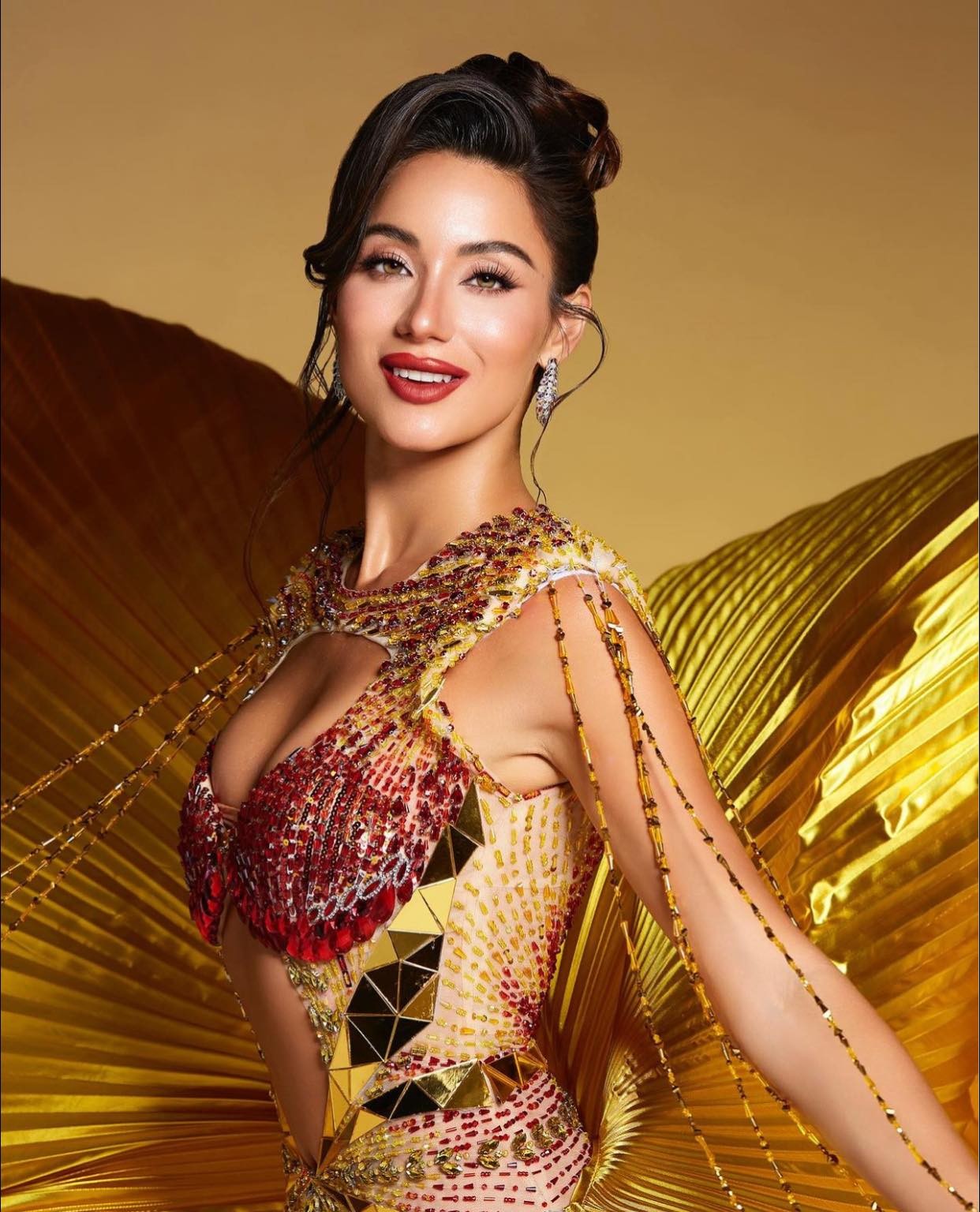 lydie-vu-can-quet-miss-universe-vietnam-2023-sac-voc-dinh-co-nao-9-1695098647.jpg