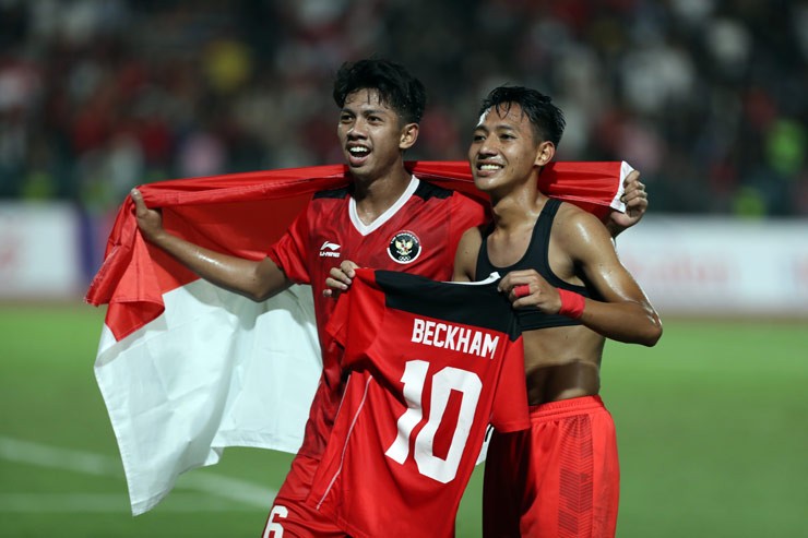 beckham-khoc-nhu-mua-cau-thu-u22-indonesia-bat-tay-u22-thai-lan-sau-dai-chien-4-1684262234-751-width740height493-1695695519.jpg