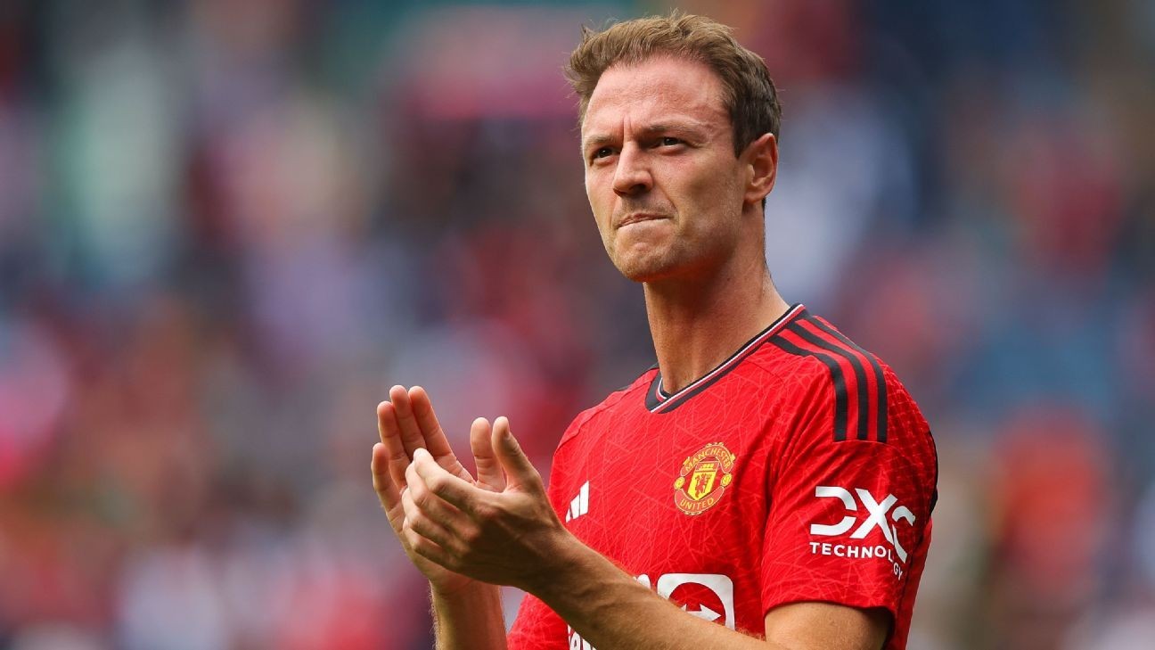 jonny-evans-mu-2023-0652jpg-1695728640.jpg