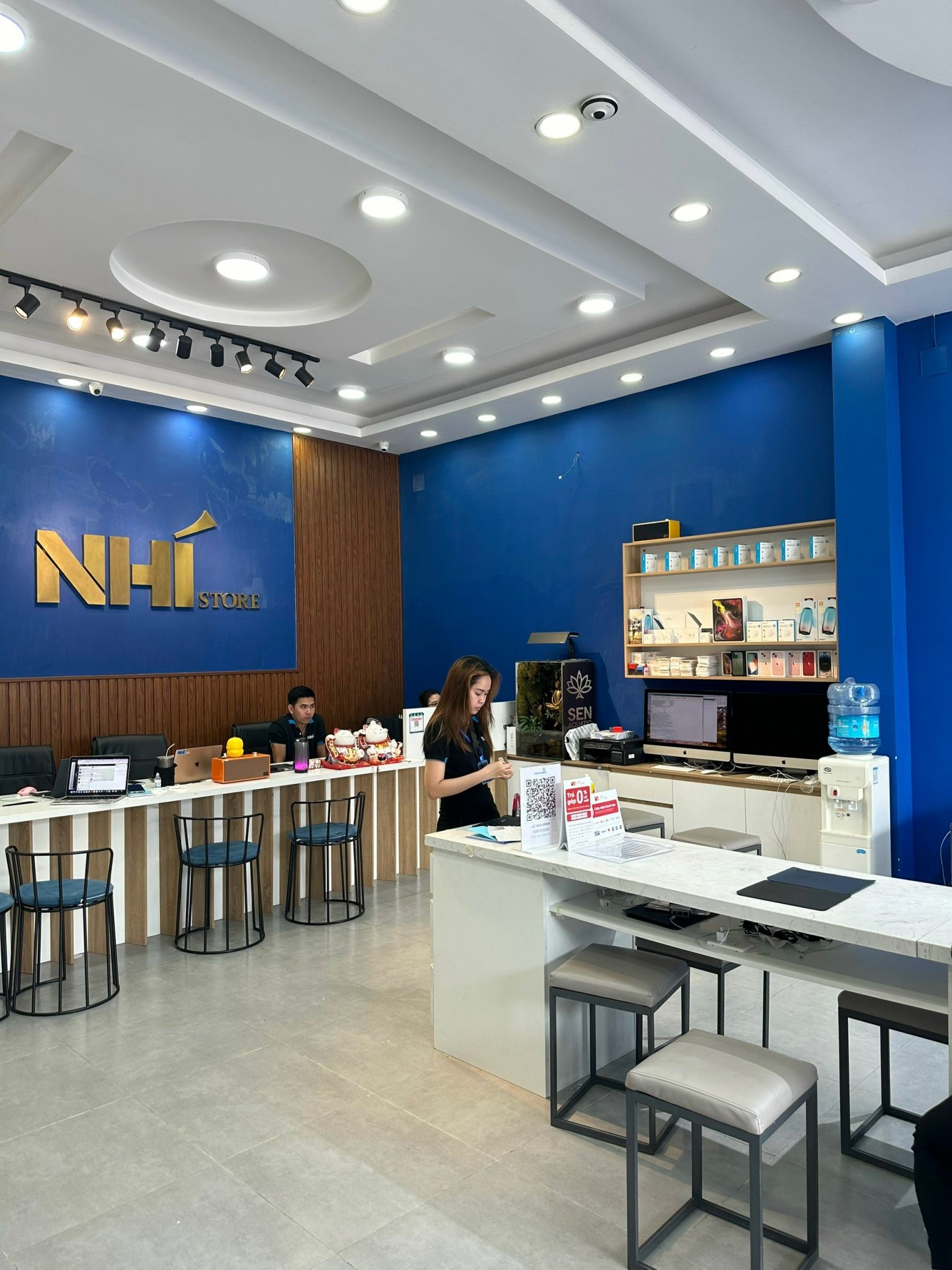 nhi-store1-1695953859.jpg