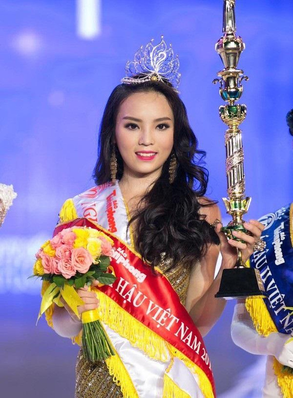 hoa-hau-ky-duyen-ven-ao-4-1696241435.jpg