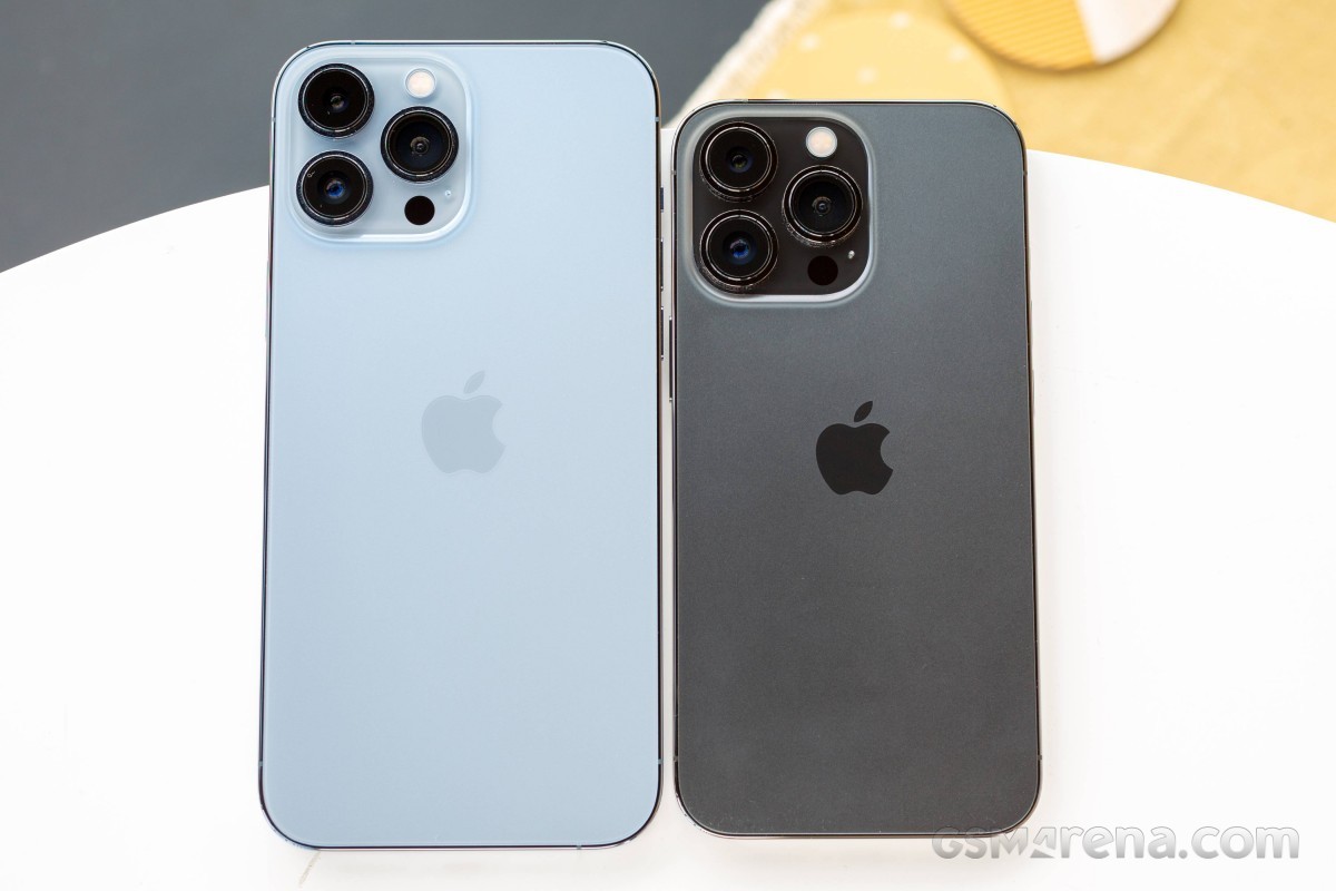 iphone-3-1696670667.jpg
