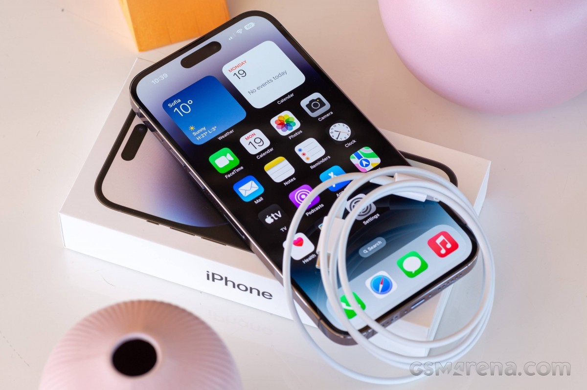 iphone-1-1696823209.jpg