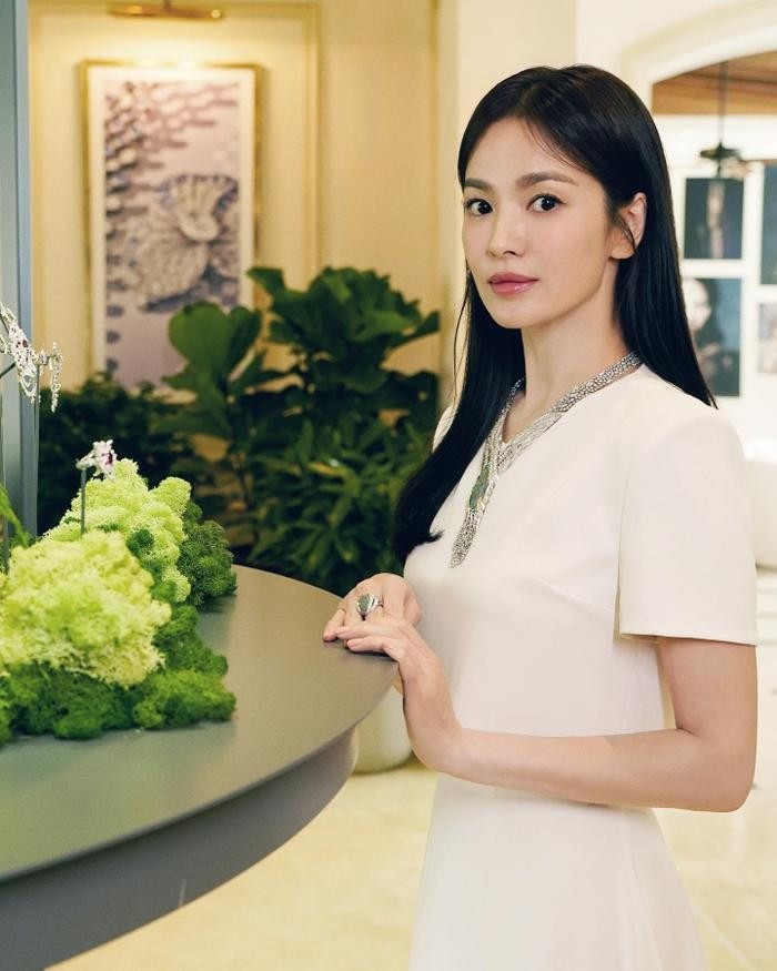 song-hye-kyo-3-1697019188.jpg