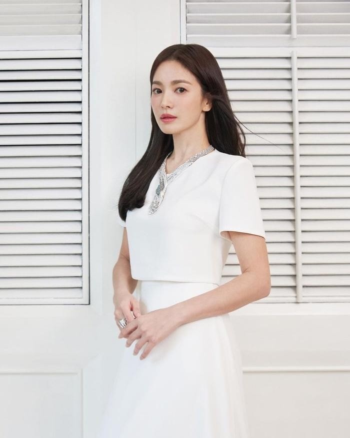 song-hye-kyo-4-1697019188.jpg