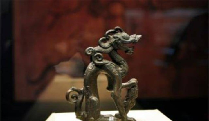 buc-tuong-hinh-con-rong-1-1697515871.jpg