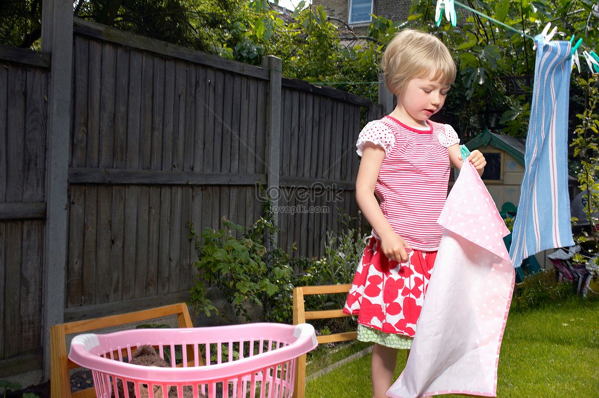 lovepik-girl-drying-clothes-in-the-garden-picture-501457260-1697964806.jpg