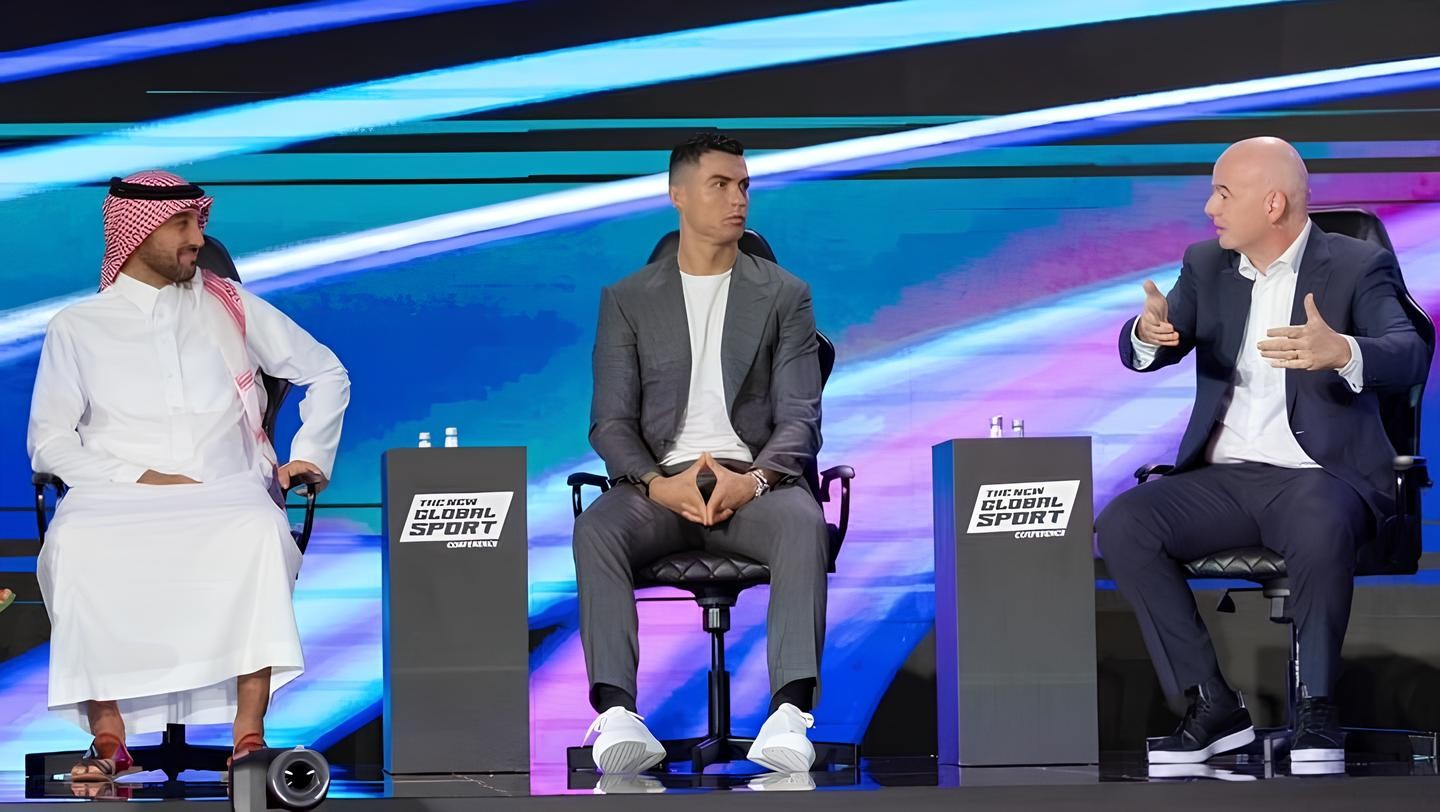 ronaldo-chu-tich-fifa-1698160222.jpg