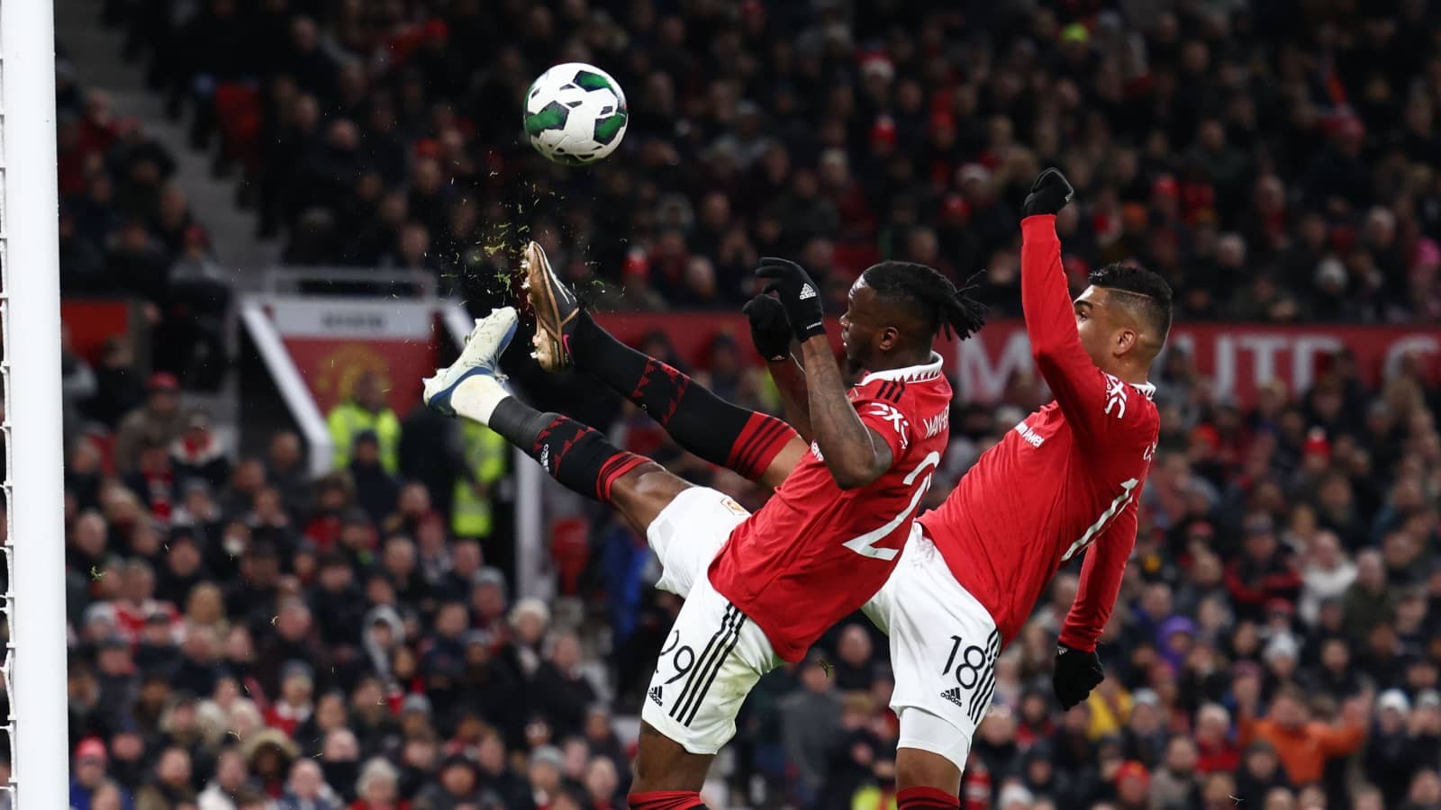man-utd-stars-aaron-wan-bissaka-casemiro-1698467919.jpg