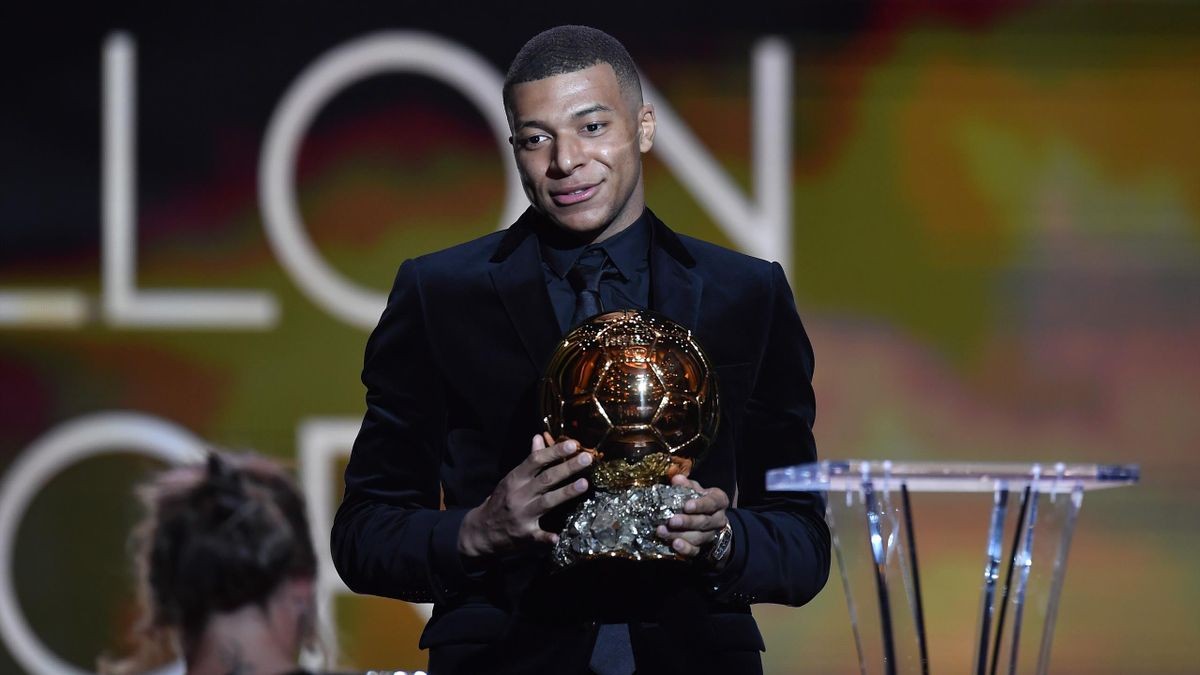 mbappe-doat-qua-bong-vang-1698683799.jpg