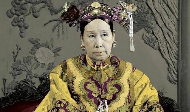 tu-hi-thai-hau-3-1698659149.jpg