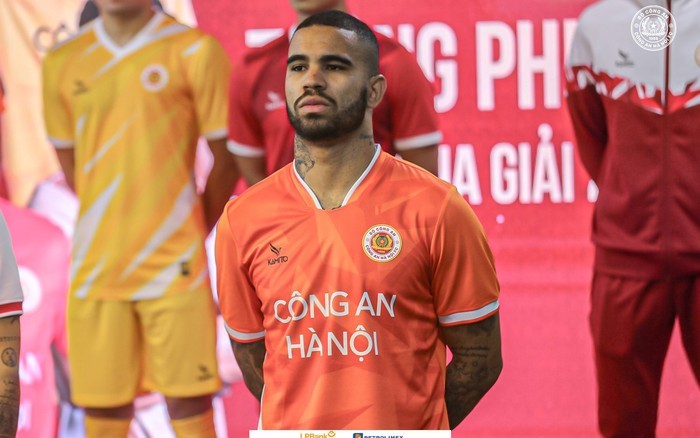 jhon-cley-01-1698109386383473865992-26-0-964-1500-crop-1698109526478956907769-1698713857.jpeg
