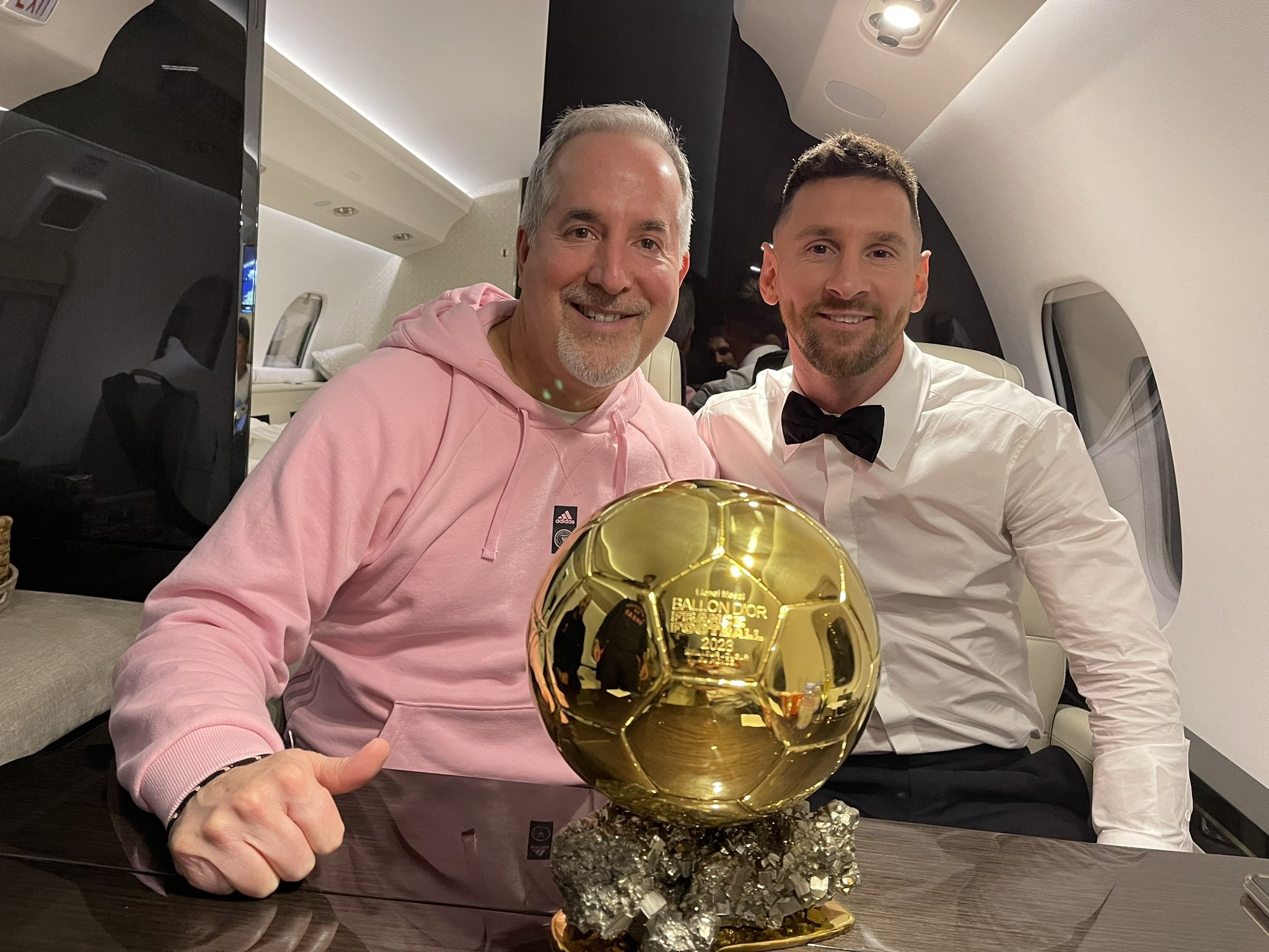 messi-jorge-mas-qua-bong-vang-1698738603.jpg