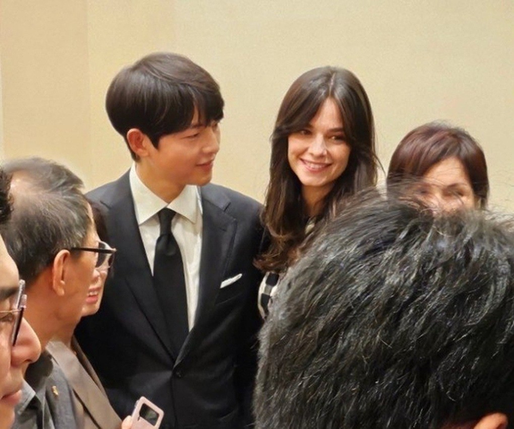 song-joong-ki-3-1697337332519-1698815603.jpg