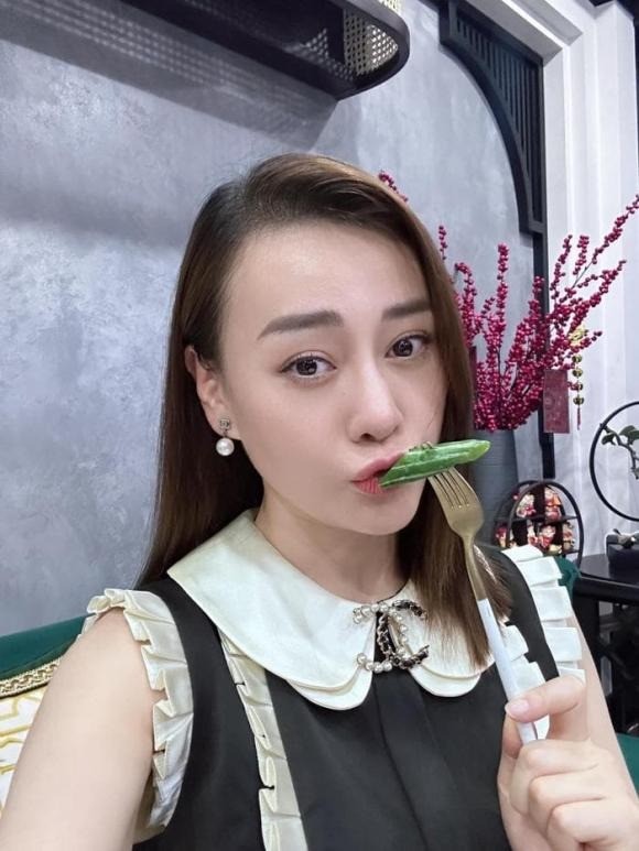 phuong-oanh-tiet-lo-thuc-don-bau-1699106679.jpg
