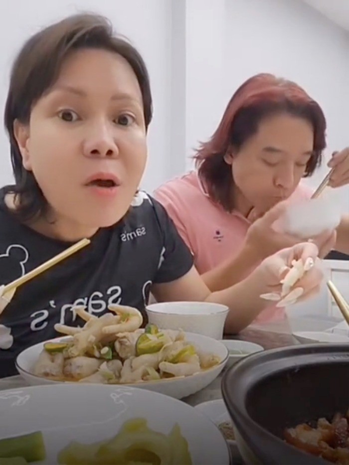 viet-huong-hoai-phuong-1-1699267229.jpg