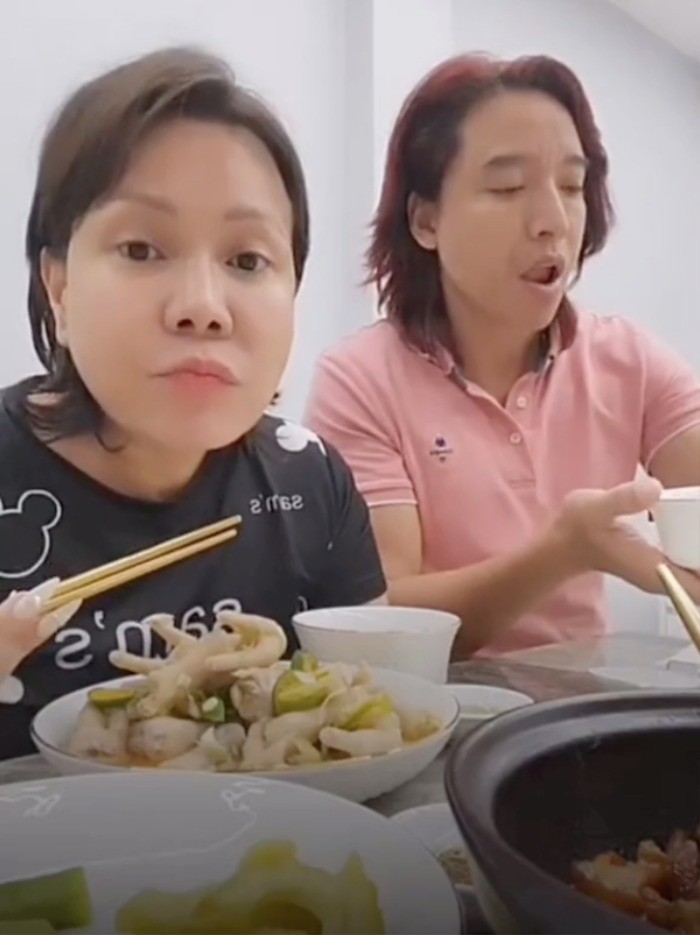 viet-huong-hoai-phuong-2-1699267229.jpg