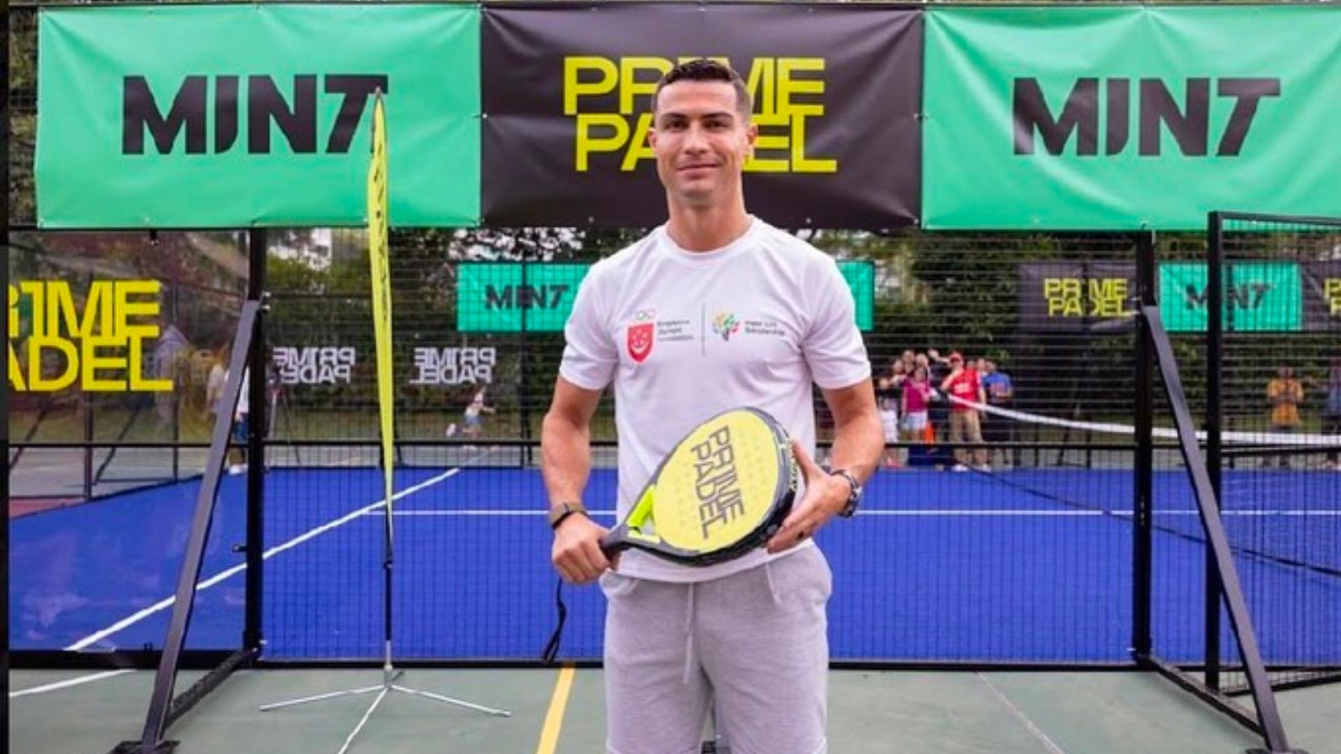 ronaldo-padel-portugal-1699860236.jpg