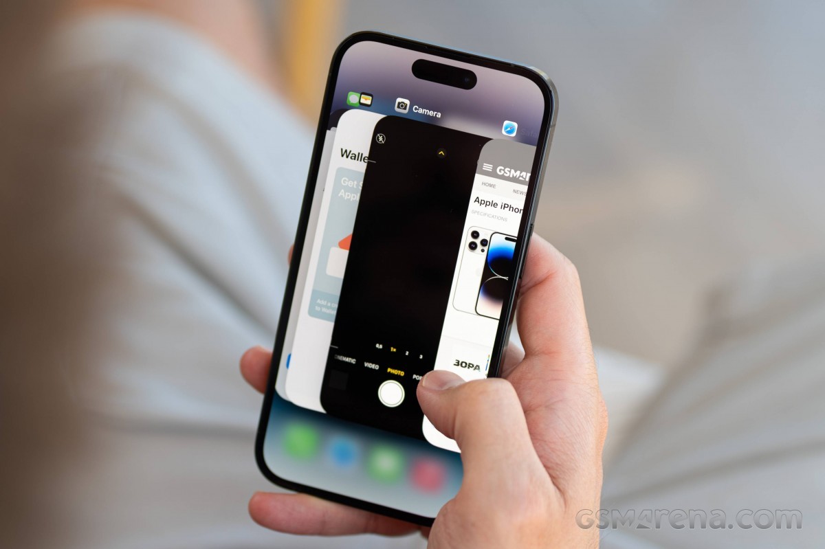 iphone-12-1700725794.jpg