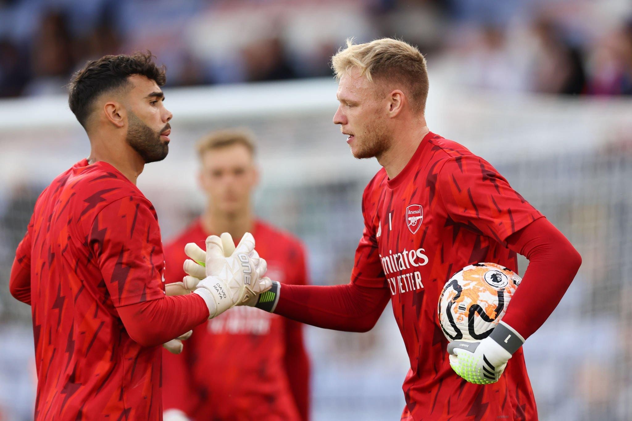 raya-ramsdale-arsenal-1700821148.jpg