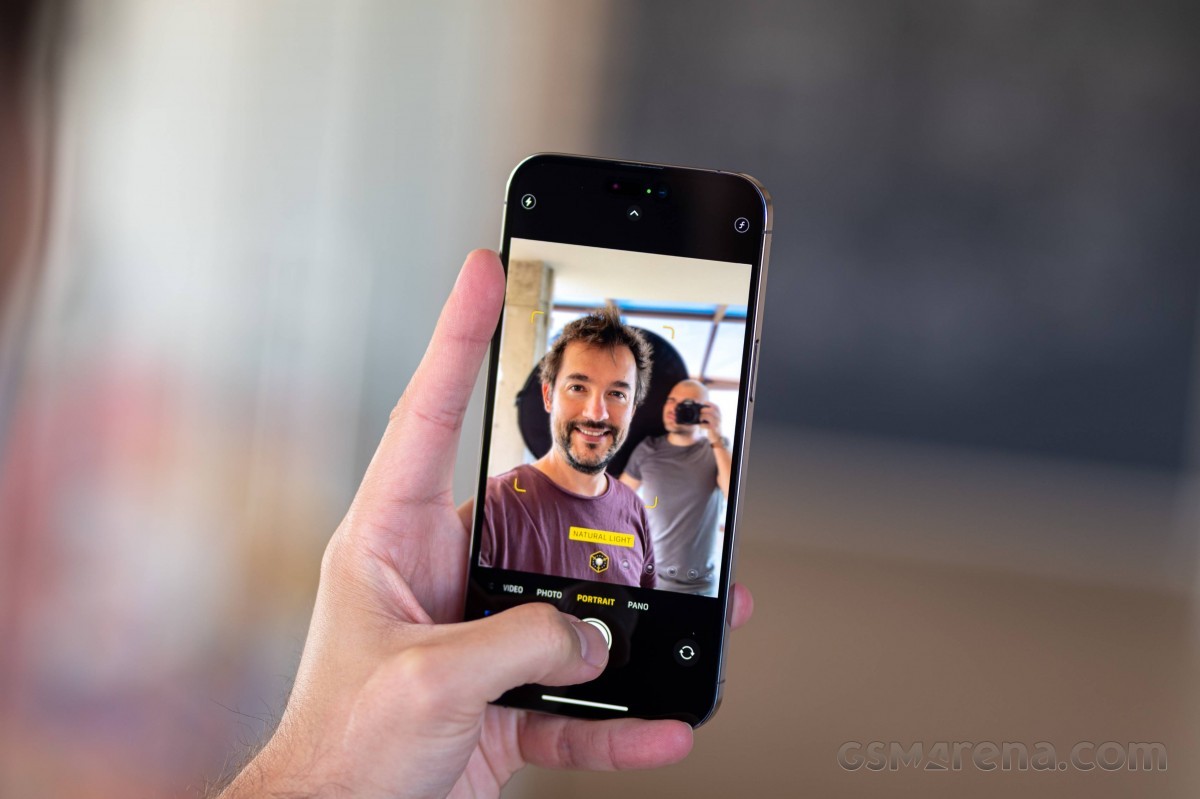 iphone-12-1701247741.jpg