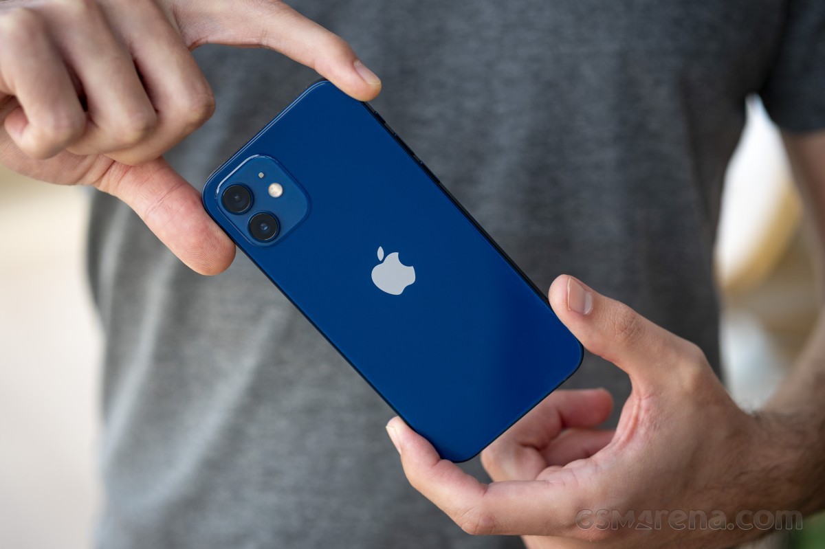 iphone-3-1702117108.jpg