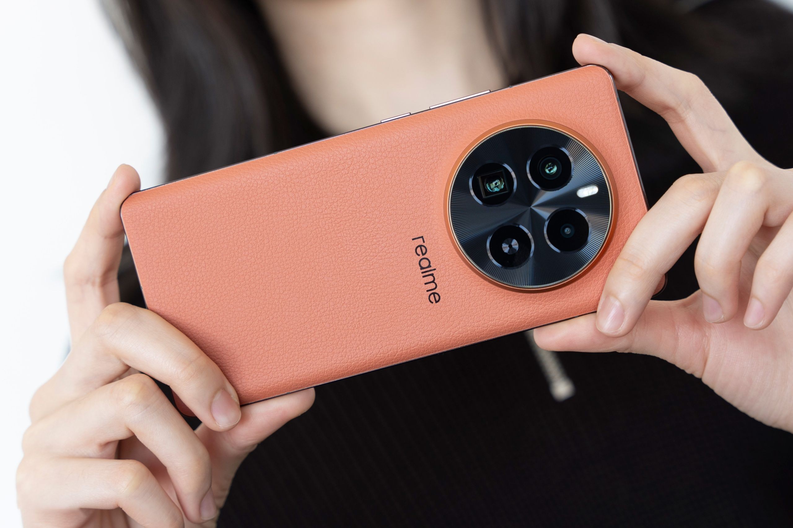 realme-gt5-pro-3-1702545139.jpg