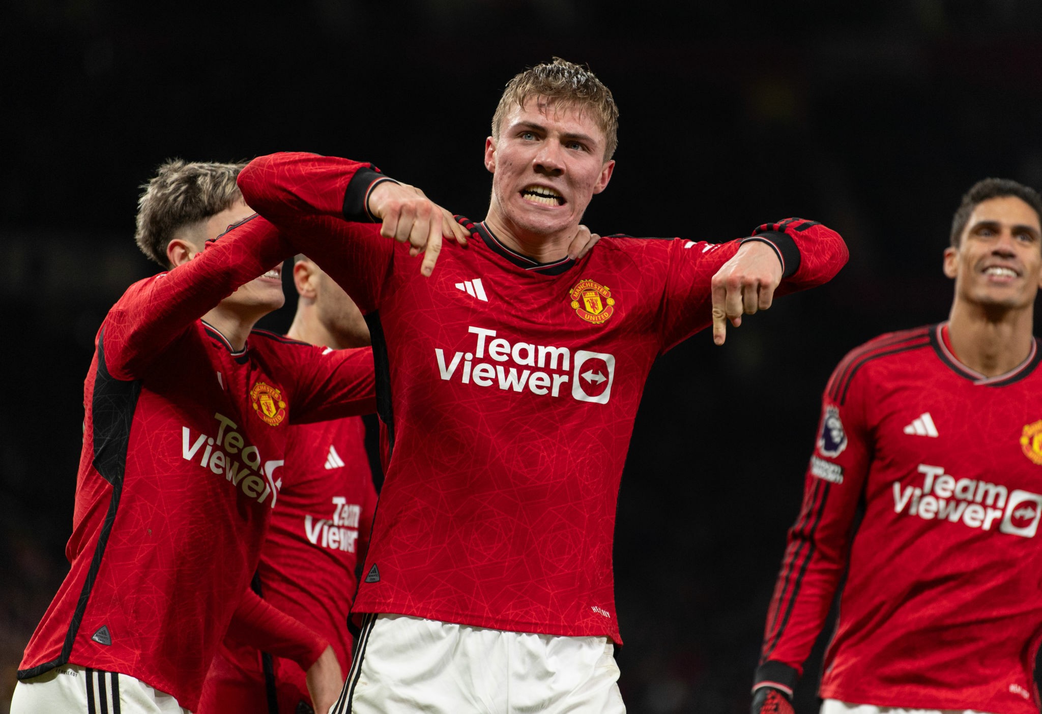 mu-vs-aston-villa-hojlund-1703644903.jpg