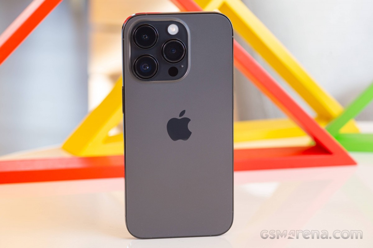 iphone-3-1704113055.jpg